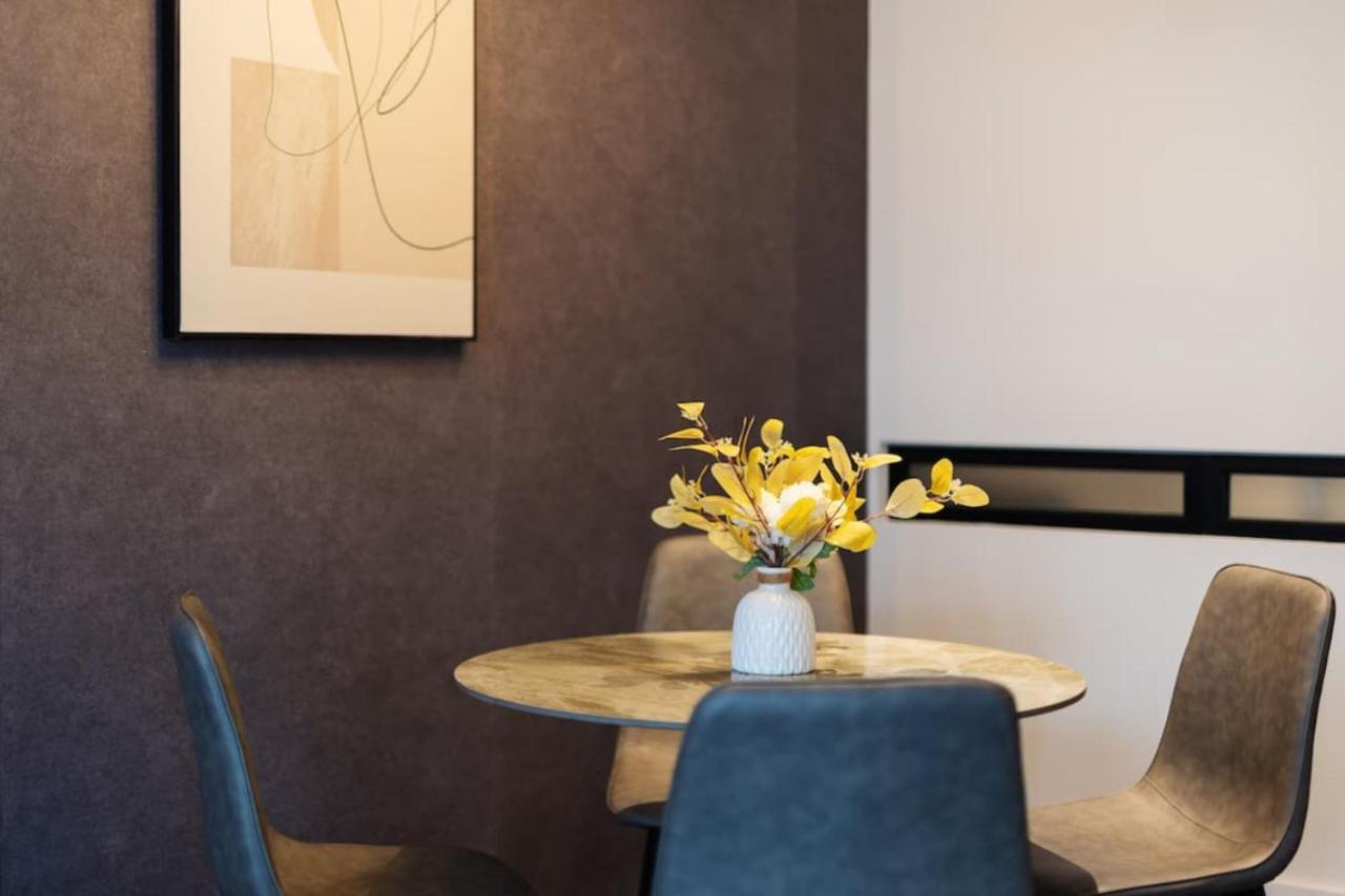 Scarletz Suites Klcc Twin Tower By Purple Orchid Куала Лумпур Екстериор снимка