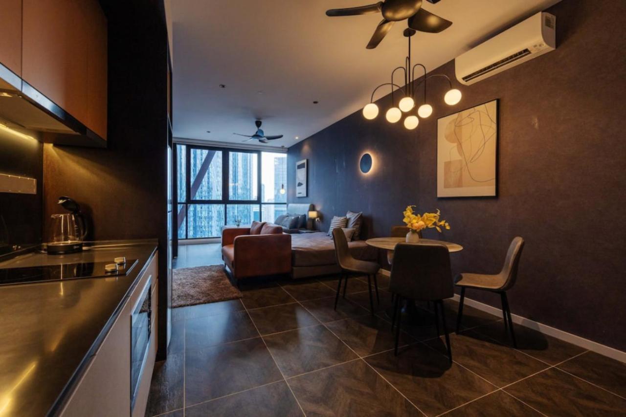 Scarletz Suites Klcc Twin Tower By Purple Orchid Куала Лумпур Екстериор снимка