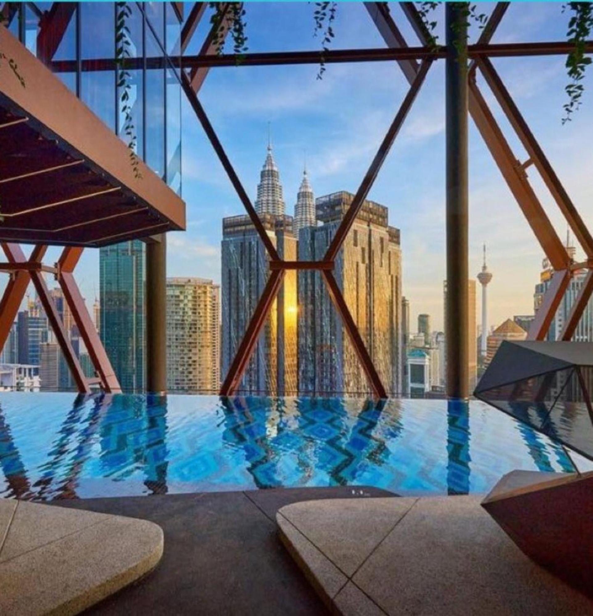 Scarletz Suites Klcc Twin Tower By Purple Orchid Куала Лумпур Екстериор снимка