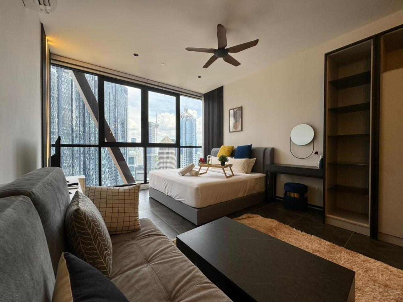 Scarletz Suites Klcc Twin Tower By Purple Orchid Куала Лумпур Екстериор снимка