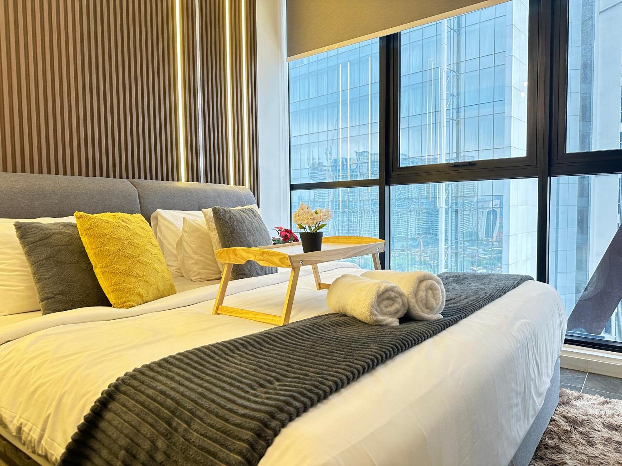 Scarletz Suites Klcc Twin Tower By Purple Orchid Куала Лумпур Екстериор снимка