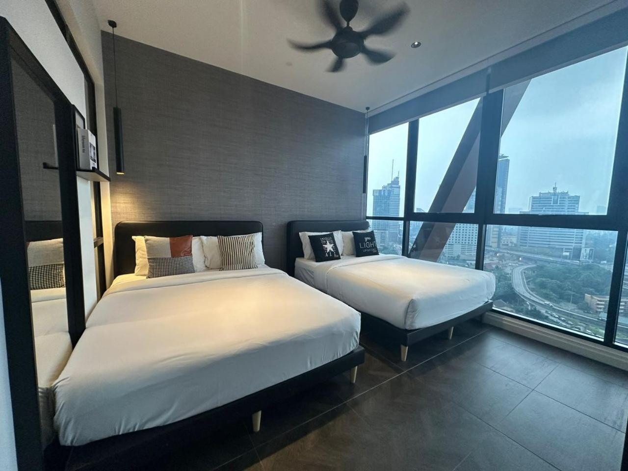 Scarletz Suites Klcc Twin Tower By Purple Orchid Куала Лумпур Екстериор снимка